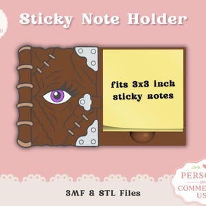 Könnte beinhalten: Ein brauner Haftnotizhalter in Buchform mit einem violetten Auge auf dem Einband, silbernen Ecken und einem Verschluss. Der Halter enthält einen gelben Block mit dem Text fits 3x3 inch sticky notes. Verfügbar als 3MF- und STL-Dateien.
