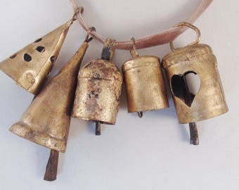 CAMPANE DELLO SPIRITO-5 campanelle di varie forme in lamiera di ferro riciclata dorata-ideali per progetti artigianali-crea campanelli eolici-aka campanelle dell'angelo custode