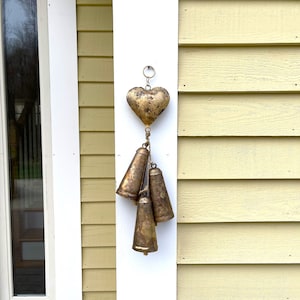 REMEMBRANCE Wind Chime - Beautiful Heart & Bells - To Honor Loved Ones, For Wedding Anniversary, Commemoration, Memorial, Funeral, Graveside