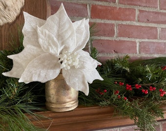 WEISSE POINSETTIA-Weihnachtsglocke – große rustikale goldene Glocke mit befestigter funkelnder weißer Blume – für Weihnachtskranz, Dekoration, Kaminsims, Baum