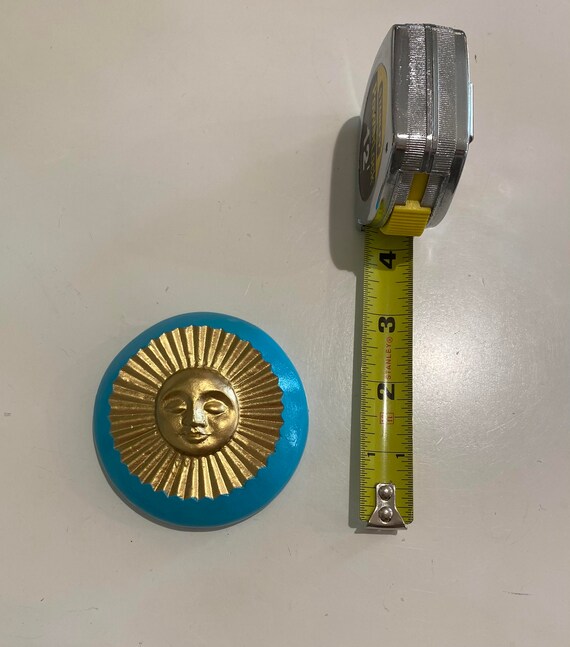 ガーナ　丸顔の太陽月　木製の顔彫刻 アートオブジェ 71jWGC1eegL._AC_UF350,