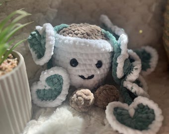 Crochet plant decor