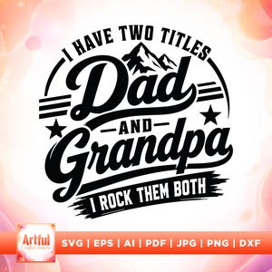 Puede incluir: Un diseño gráfico negro con el texto I HAVE TWO TITLES DAD AND GRANDPA I ROCK THEM BOTH, una ilustración de montaña en la parte superior y dos estrellas a los lados. El diseño se presenta sobre un fondo blanco con una franja naranja abajo.