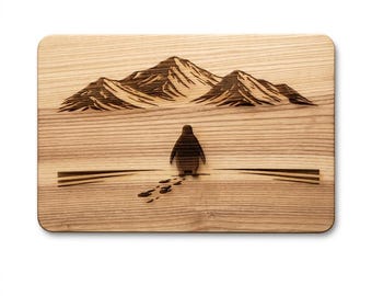 Drewniana deska do krojenia z grawerunkiem pingwina – minimalistyczna, ręcznie robiona deska kuchenna