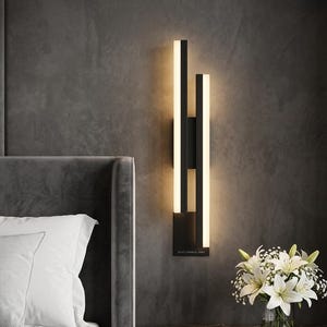 Aplique de pared LED moderno en negro y oro, lámpara de pared minimalista para dormitorio, aplique de pared de tubo de cobre acrílico, luminaria para sala de estar y pasillo.