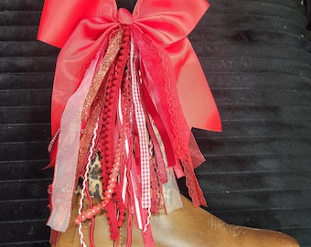 Red boot bows