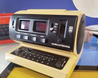 ビンテージ Grundig Sono-Clock 550a 目覚まし時計ラジオ – 1970年代スペースエイジデザイン、動作確認済み、ドイツ製ミッドセンチュリー