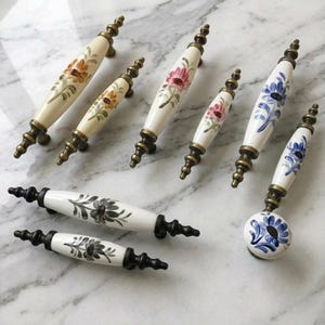 Bloemen keramische ladeknoppen Vintage kast handgrepen handgeschilderde porseleinen trekjes boerderij keuken decor shabby chic meubelknoppen