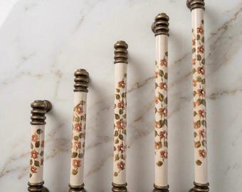 Tiradores de porcelana con motivos florales para armarios, tiradores de cajones vintage, pomos de cerámica, herrajes rústicos para cocina, tiradores para muebles de estilo rústico.