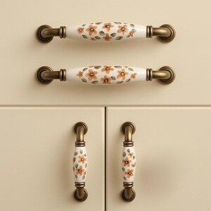 Tirador de armario de porcelana pintado a mano, tirador de cajón de cerámica vintage, tirador de latón antiguo, herrajes decorativos para armarios de cocina.