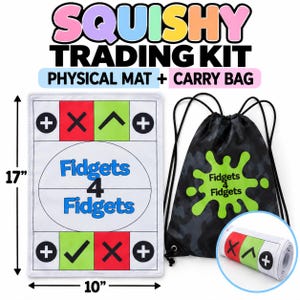 Può includere: Un kit di scambio Squishy con un tappetino rettangolare bianco di 43,18 cm per 25,4 cm con quadrati rossi e verdi, simboli e il testo Fidgets 4 Fidgets. Include una borsa a sacco mimetica nera e un tappetino arrotolato.