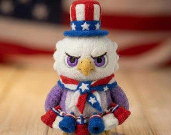 Escultura de águila calva hecha con fieltro de aguja, arte en lana inspirado en la bandera estadounidense, figura de ave patriótica hecha a mano, regalo para el Día de los Caídos.