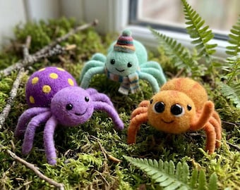 Needle Felt Spider, Wool Felt Figurine, Collectible Reptile Sculpture, gift for friend
