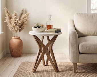 Table d'appoint trépied ronde unique en bois de pin, table de chevet bohème, table d'appoint rustique pour salon et chambre