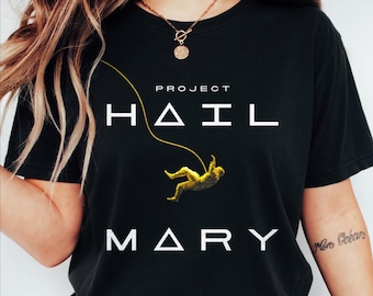 Diseño de camiseta minimalista del Proyecto Ave María - Camiseta inspirada en el libro de Andy Weir