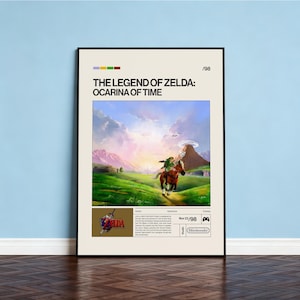 Könnte beinhalten: Gerahmtes Poster für das Videospiel "The Legend of Zelda: Ocarina of Time". Das Kunstwerk zeigt eine Figur auf einem Pferd in einer grünen Landschaft mit einem Berg im Hintergrund. Das Poster enthält den Spieletitel und das Veröffentlichungsdatum.