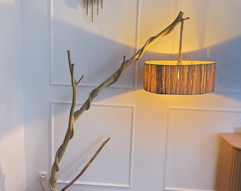 Vloerlamp van natuurlijke takken en raffia, grote handgemaakte houten woonkamerlamp, vloerlamp van een boomstam, boho chic decor