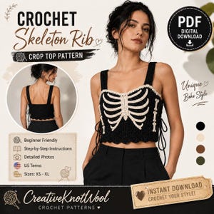 Può includere: Un top corto all'uncinetto nero con un design a gabbia toracica scheletrica color crema sul davanti e sui lati. Il top presenta spalline spesse, un orlo smerlato e lacci laterali. Il testo include Crochet Skeleton Rib Crop Top Pattern.