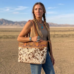 Cowhide Leather Tote Bag for Women, Hand Tooled Floral Western Handbag, Cow Print Shoulder Bag, Boho Leather Tote, Gift for Her Gifte Fully