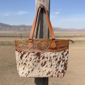 Cowhide Leather Tote Bag for Women, Hand Tooled Floral Western Handbag, Cow Print Shoulder Bag, Boho Leather Tote, Gift for Her Gifte Fully