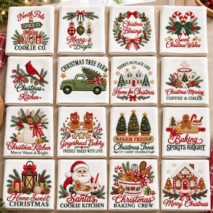 Pode incluir: Um conjunto de dezasseis panos de cozinha brancos com bordados de temática natalícia, incluindo figuras de pão de gengibre, Pai Natal, coroas, árvores decoradas, camiões vintage e textos festivos como Merry and Bright e Home for Christmas.