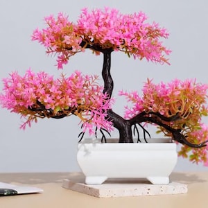 Decoratie met kunstplanten, bonsai in pot, kleine boompjes in potten, nep-planten in potten, zen-tuinornamenten, tafeldecoratie, huisdecoratie