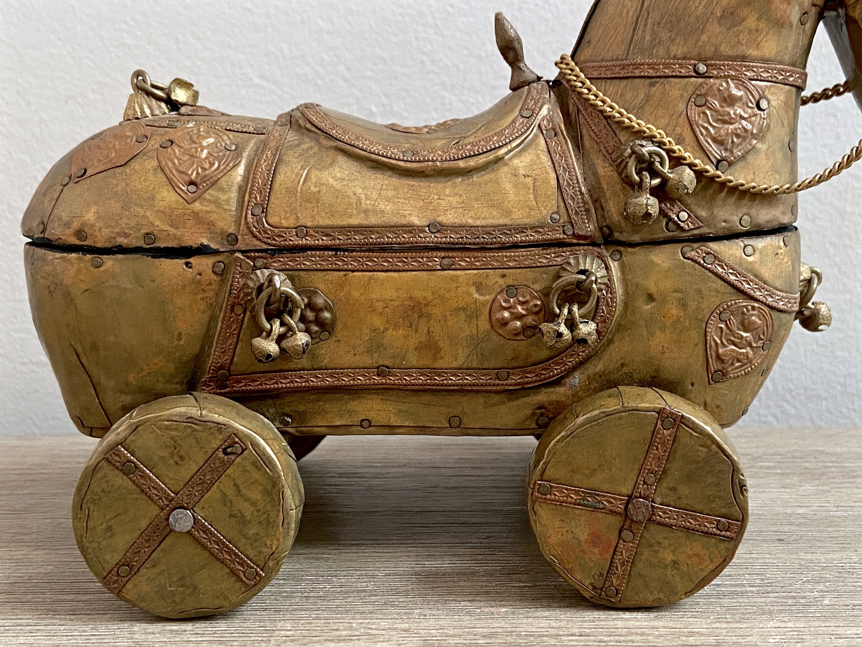 trojan horse figurine