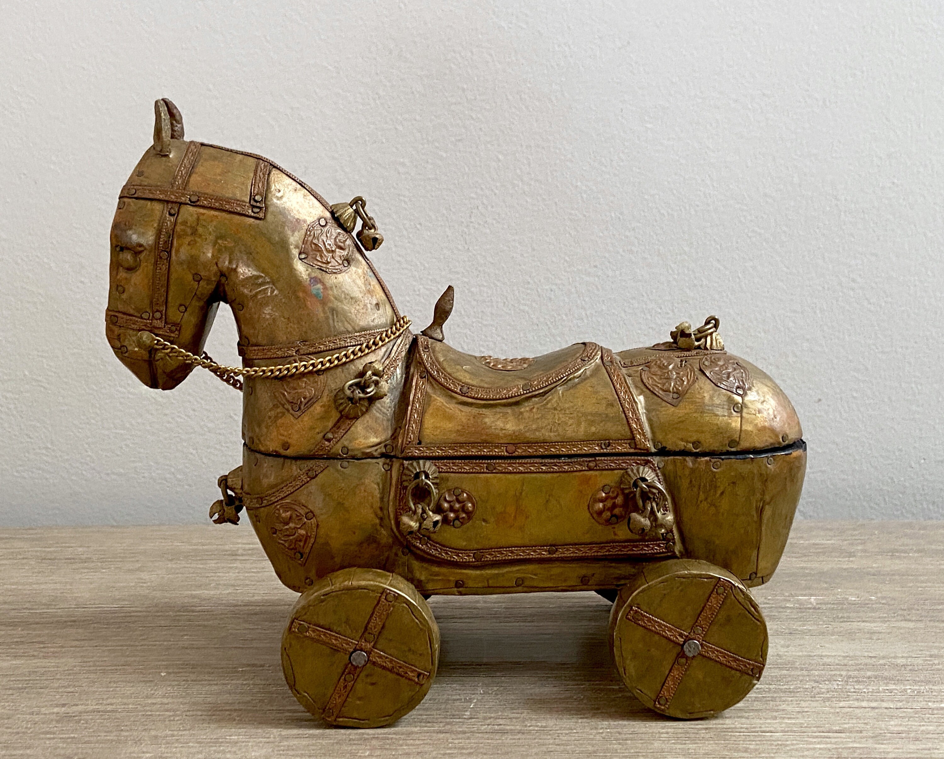 trojan horse figurine