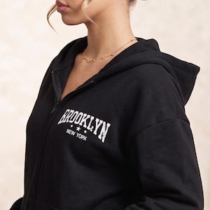 Premium Slim-Fit Zip-Up Hoodie – Aesthetic Clean Girl Lightweight Jacket – Chic Breathable 230g Track Jacket – Minimalist Cotton-Blend Sport