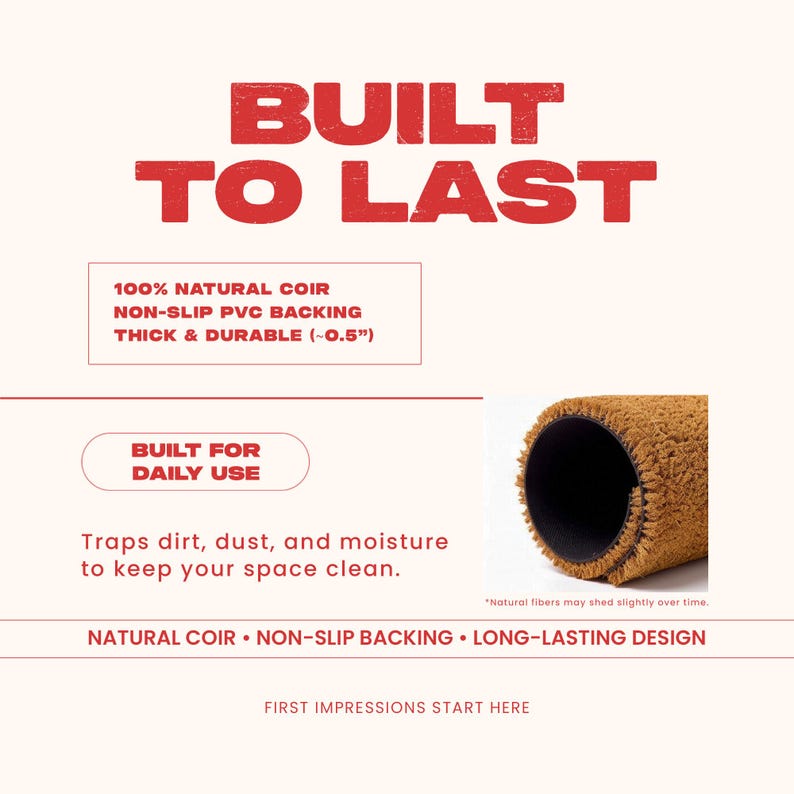 K&ouml;nnte beinhalten: Eine aufgerollte braune Kokos-Fu&szlig;matte mit schwarzer R&uuml;ckseite. Das Bild enth&auml;lt den Text &bdquo;BUILT TO LAST&ldquo; und &bdquo;BUILT FOR DAILY USE&ldquo;. Die Matte besteht aus 100 % nat&uuml;rlicher Kokosfaser mit rutschfester PVC-R&uuml;ckseite und ist etwa 1,3 cm dick.