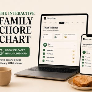 Op de afbeelding: Een laptop en smartphone met een "Chore Chart" interface. Het laptopscherm toont een takenlijst voor het gezin met taken en punten. Een mok en een bord met toast staan op tafel. De tekst luidt "THE INTERACTIVE FAMILY CHORE CHART".