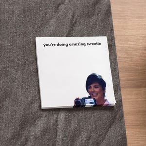 Kris Jenner Meme Post-it-block, roligt skrivbordstillbehör (7,5 x 7,5 cm)