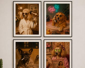 Puede incluir: Cuatro retratos de mascotas personalizados enmarcados. Arriba a la izquierda, un caniche con bata, gafas de sol y secador de pelo. Arriba a la derecha, un perro en una bañera con teléfono. Abajo a la izquierda, un bulldog con cigarrillo. Abajo a la derecha, un caniche con rodajas de pepino en los ojos.