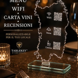 May include: A clear acrylic table sign with the text "MENU, WIFI, CARTA VINI, RECENSIONI" and QR codes. The sign is shaped like a map and sits on a rectangular base. The sign also has the text "TABLEKEY" and "BY FABER SIGILLUM".