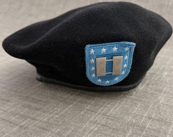US Army Black Wool Beret Kingform Cap Co Captain Rank Insignia Größe 7 Militär