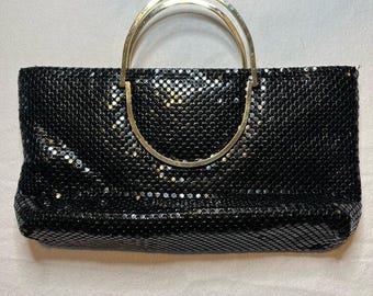 Ashley Moore Vintage Black Metal Mesh Clutch mit Klappbaren Goldgriffen und Riemen