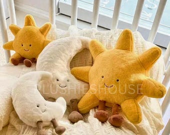 Pluche kussen maan en zon: hemels kinderkamerdecor
