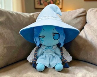 Heks Pluche Pop Sneeuwtovenares Knuffel Zacht Figuur Afneembare Hoed Cape Blue Witchy Plushie Cadeau voor Kinderen Verjaardag Kerst Cottagecore