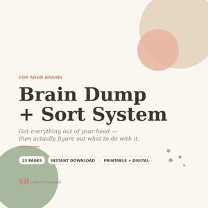 Könnte beinhalten: Werbung für ein digitales Produkt namens "Brain Dump + Sort System" für Menschen mit ADHS. Das Bild zeigt Text mit der Aufschrift "13 Seiten, Sofort-Download, Druckbar + Digital" in einem sanften Farbschema.