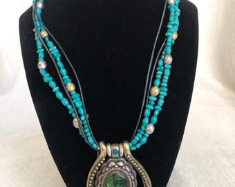 Colar com pingente Chicos