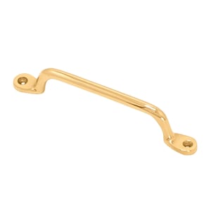 Puede incluir: Un tirador de puerta dorado y curvado, con dos orificios de montaje. El tirador tiene un acabado liso y pulido. Adecuado para armarios, cajones o puertas. El tirador mide unos 15 cm de largo.