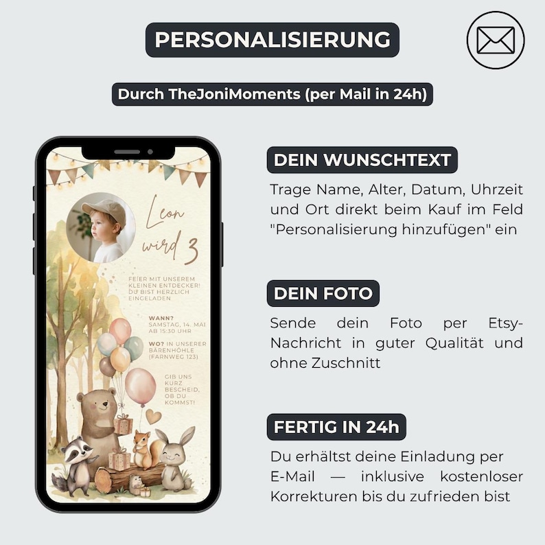 Op de afbeelding: Een smartphone toont een digitale verjaardagsuitnodiging met aquarel bosdieren, ballonnen en vlaggetjes. Het scherm bevat Duitse tekst, een ronde foto van een kind en instructies voor personalisatie, het insturen van een foto en levering.