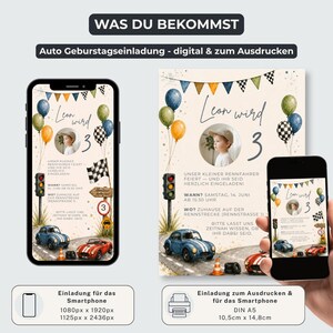 Pu&ograve; includere: Un modello di invito digitale per compleanno a tema auto da corsa con palloncini, bandiera a scacchi, semaforo e due auto. Il testo include 'Leon wird 3' e i dettagli dell'evento. Il design &egrave; mostrato su due smartphone e un foglio A5 stampabile.