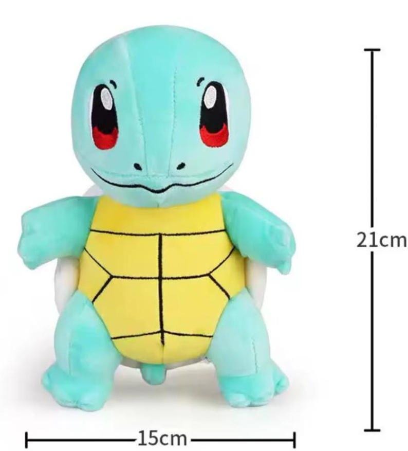 K&ouml;nnte beinhalten: Ein Pl&uuml;sch-Squirtle-Spielzeug, ca. 21 cm hoch und 15 cm breit. Das Spielzeug hat einen hellblauen K&ouml;rper, einen gelben Panzer mit schwarzen Linien und gro&szlig;e schwarze Augen mit roten Akzenten. Es ist ein weiches, kuscheliges Spielzeug.
