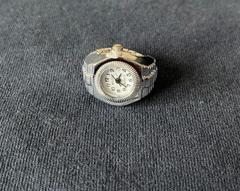 Y2K fully functional ring watch w white face dial