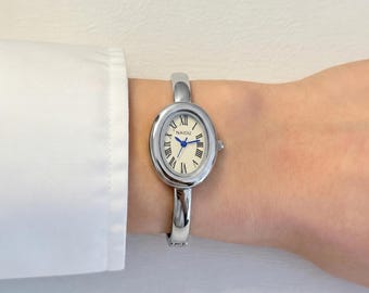 Orologio da polso da donna in argento con numeri romani, bracciale al quarzo, stile bracciale rigido