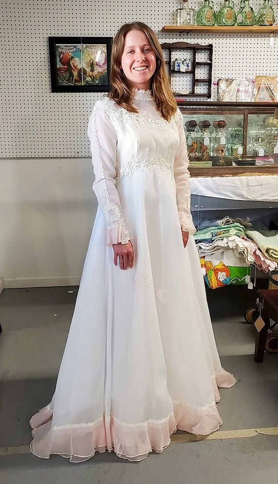 White Cap Gown Gem white-cap-gown-gem