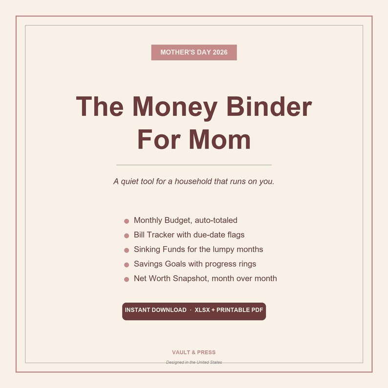 K&ouml;nnte beinhalten: Digitaler Download mit dem Titel "The Money Binder For Mom" in zartem Rosa und Wei&szlig;. Enth&auml;lt Monatsbudget, Rechnungsverfolgung, R&uuml;cklagen, Sparziele und Nettoverm&ouml;gens&uuml;bersicht. Mit dem Text "Mother's Day 2026".