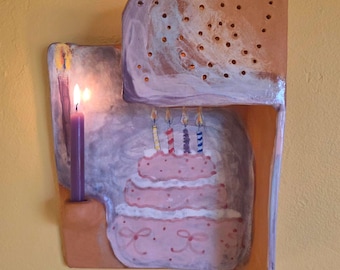 Decorazione murale in ceramica fatta a mano: altare per candele di compleanno in terracotta