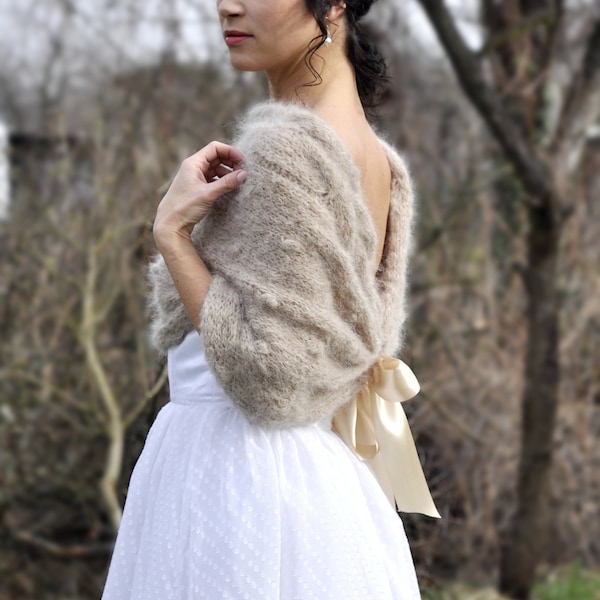 Bridal Stole Fluffy Alpaca Merino Wool Cape for Bride Shoulder Cover Up with Big Satin Bow Open Back Wrap Guest Wedding Outdoor Photoshoot